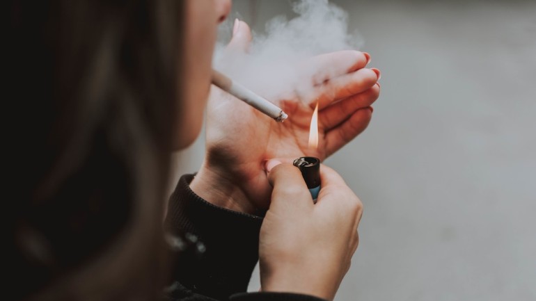 Czy smakowe e-papierosy są bezpieczną alternatywą dla tradycyjnych papierosów?